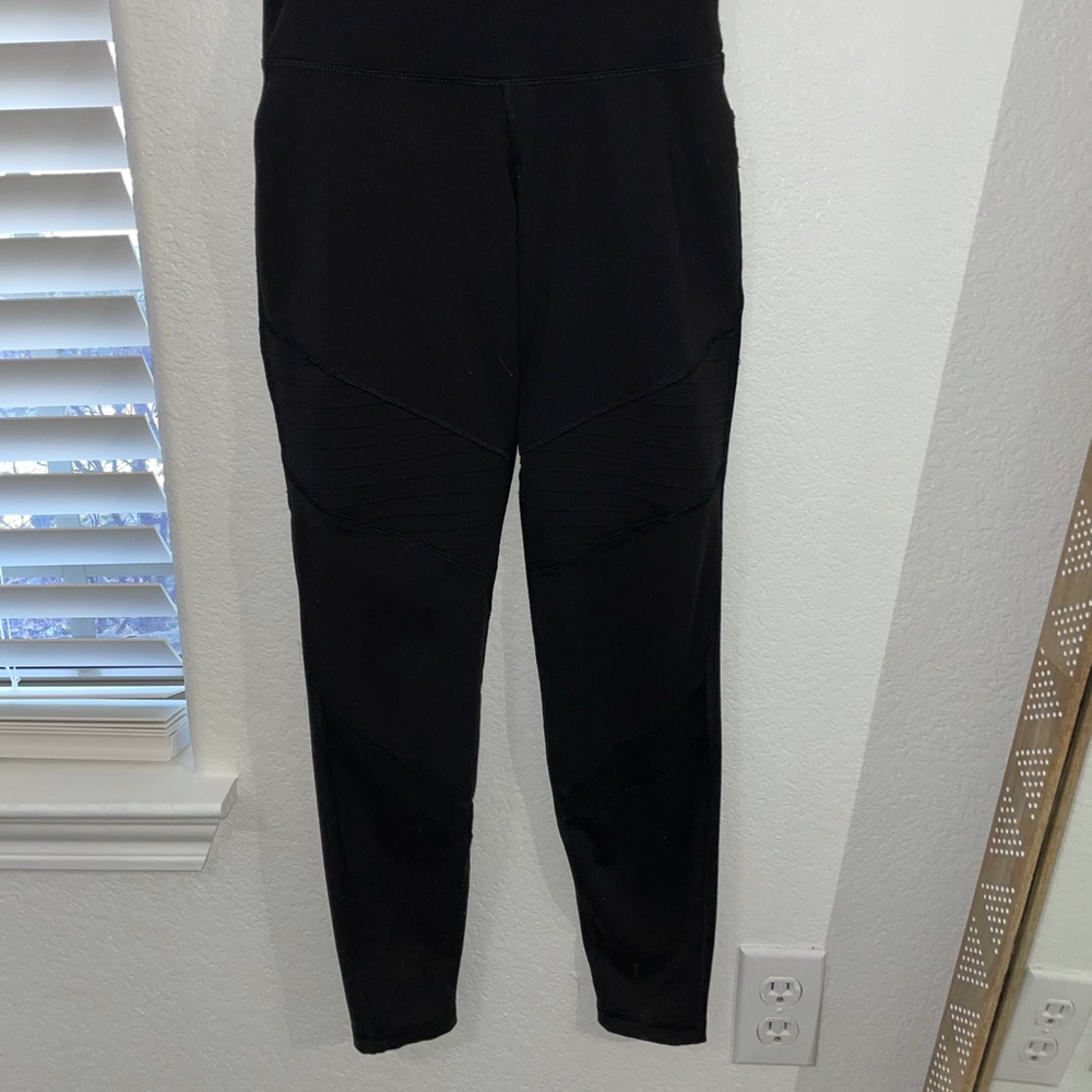 Black patterned leggings